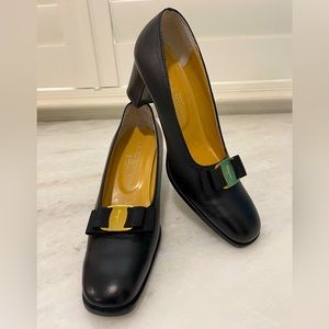 EUC Salvatore Ferragamo Vara Bow Pumps - Boutique